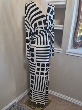 Black and White Geometric Long Sleeve Maxi Dress